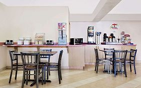 Super 8 By Wyndham Battle Mountain